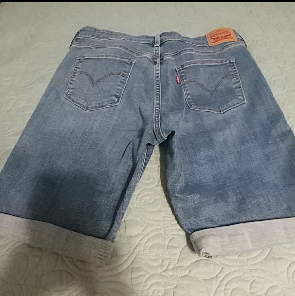 Levi's Cuffed Shorts - Picture 2 of 4